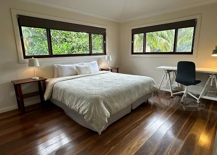 Away Guesthouse- Away On Shirley Lane